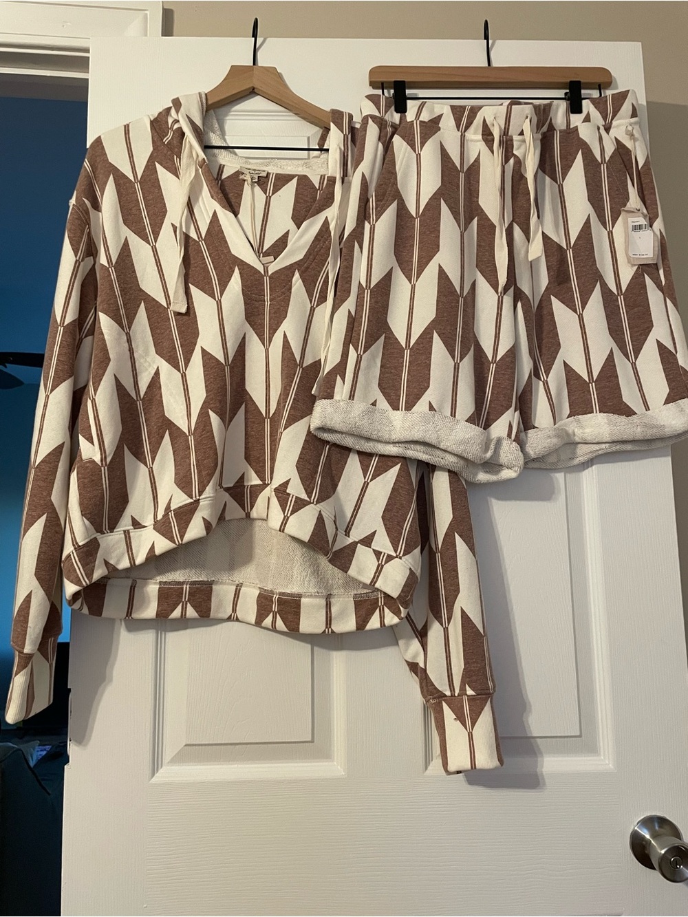 Cozy Two-Piece Hoodie & Shorts Set — Brown & Cream Geometric Print